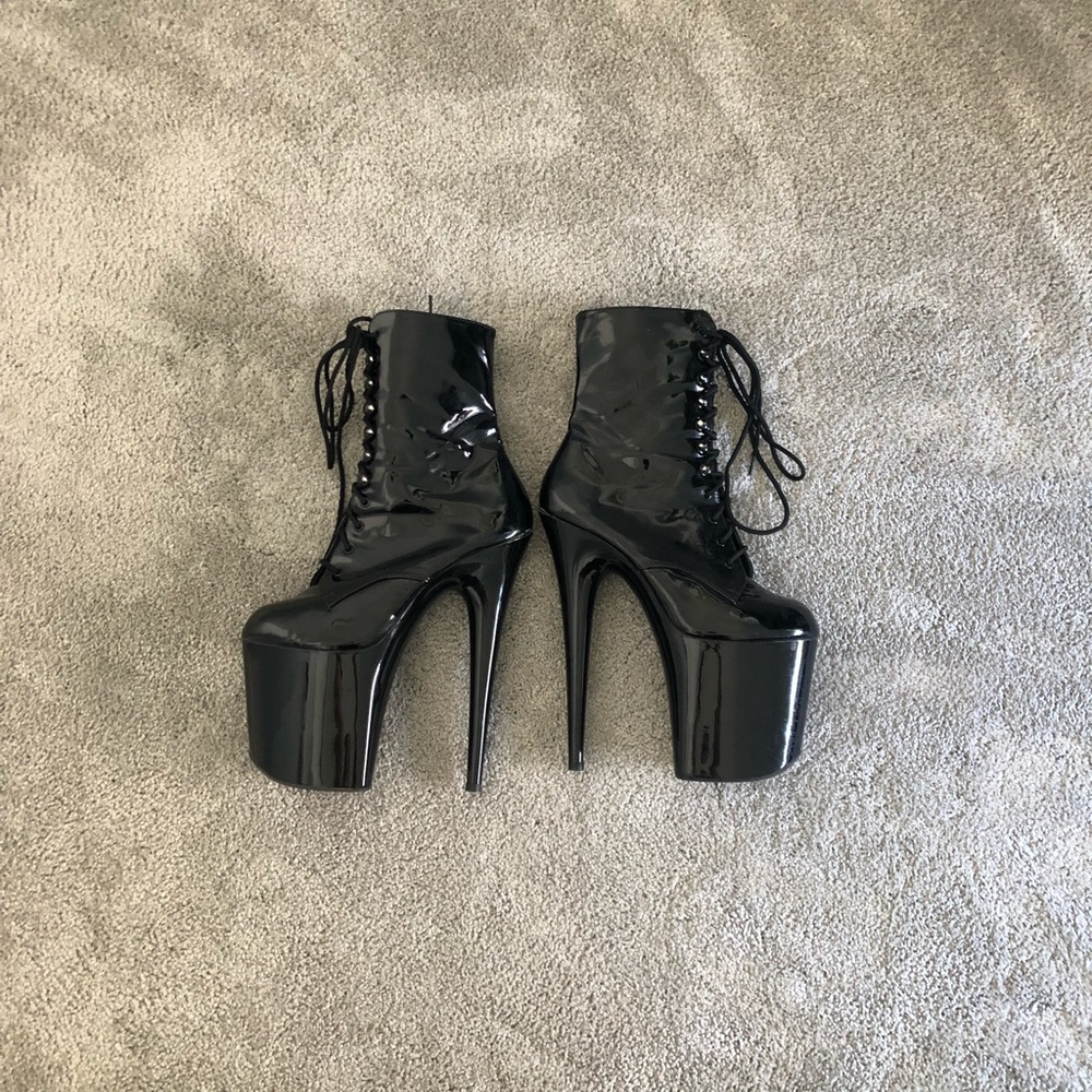 Black FLAMINGO-1020 Pleaser boots. Stripper shoes